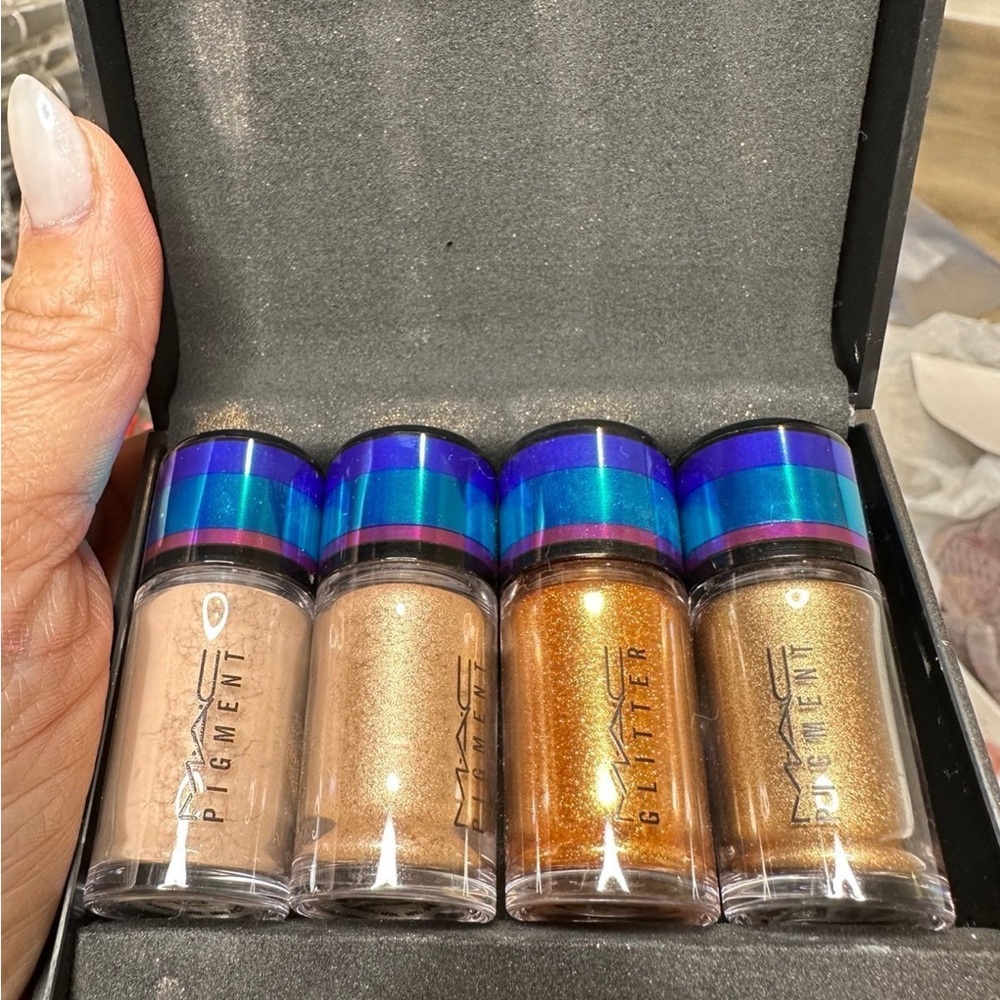 RARE!! MAC Cosmetics Pigment and Glitter Set - Neutral and Gold Tones